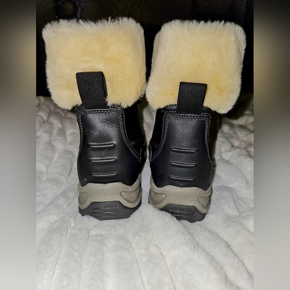 EUC Clarks Winter Boots Women's size 11 wide - Picture 4 of 9